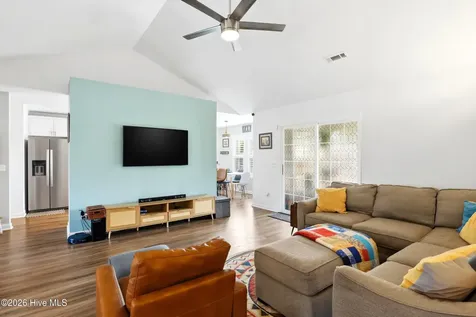 8504 Lakeview Drive Wilmington NC 28412