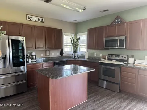 503 Newhan Court Hubert NC 28539