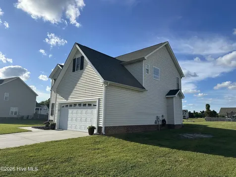503 Newhan Court Hubert NC 28539