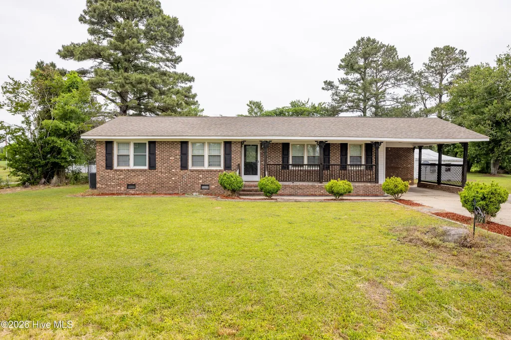 122 W Pine Forest Road Mount Olive NC 28365