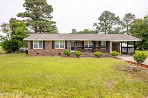 122 W Pine Forest Road Mount Olive NC 28365