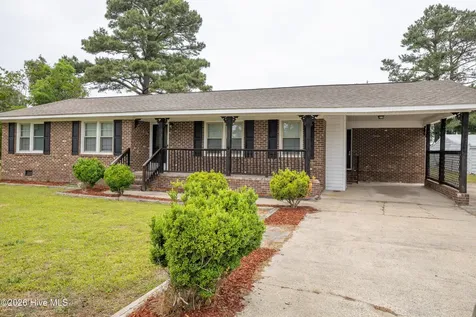 122 W Pine Forest Road Mount Olive NC 28365