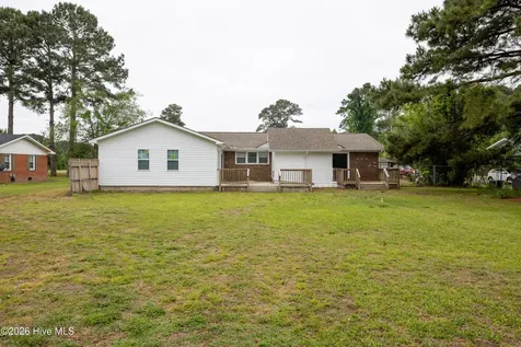 122 W Pine Forest Road Mount Olive NC 28365
