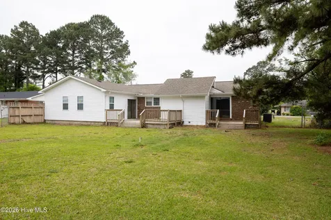 122 W Pine Forest Road Mount Olive NC 28365