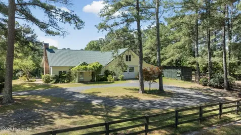 2265 Lakebay Road Vass NC 28394