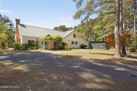 2265 Lakebay Road Vass NC 28394