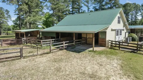 2265 Lakebay Road Vass NC 28394