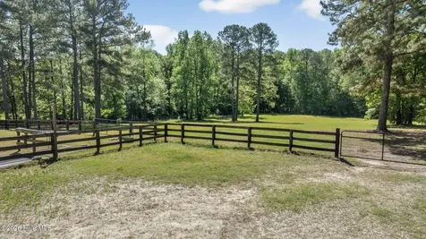 2265 Lakebay Road Vass NC 28394