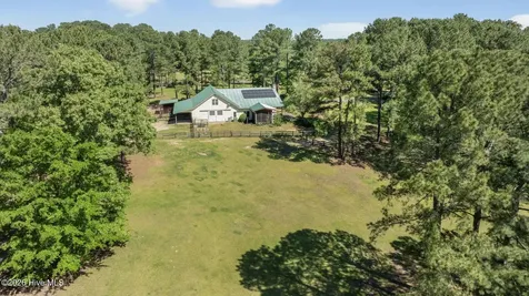 2265 Lakebay Road Vass NC 28394