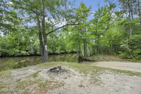 552 Colonial Landing Road SE Bolivia NC 28422