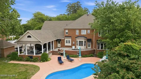 932 Small Drive Elizabeth City NC 27909