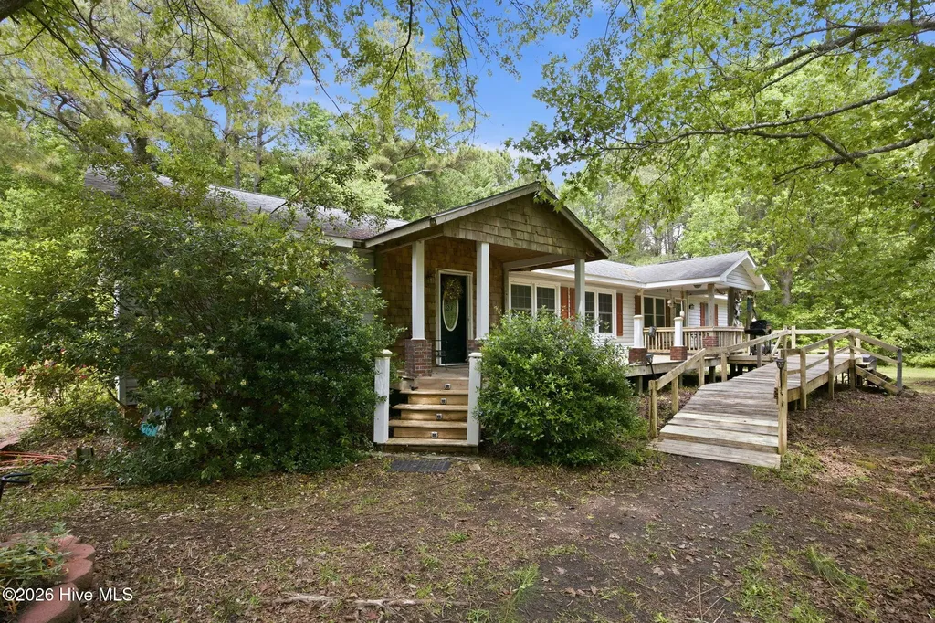 104 Old River Road Beaufort NC 28516