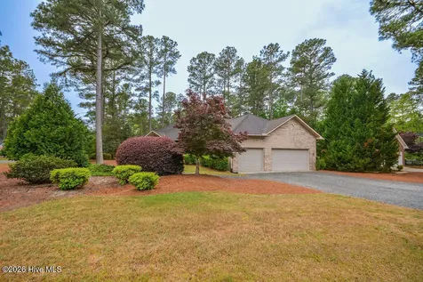 11 Canterbury Circle Pinehurst NC 28374