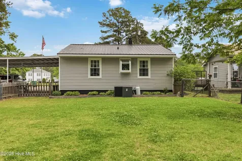 407 E Fremont Street Kenly NC 27542