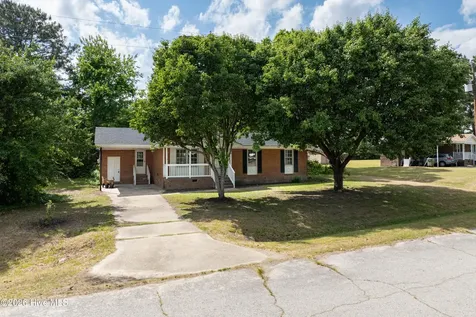 10452 Village Heights Whitakers NC 27891