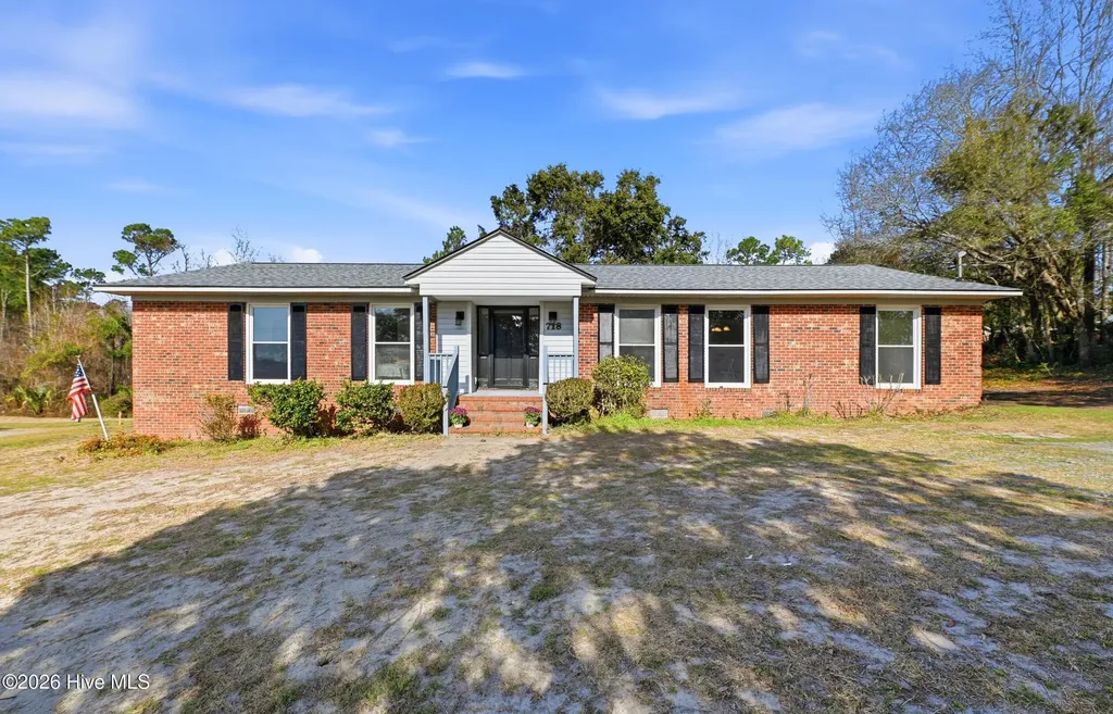 718 Hughes Road Hampstead NC 28443
