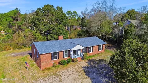 718 Hughes Road Hampstead NC 28443