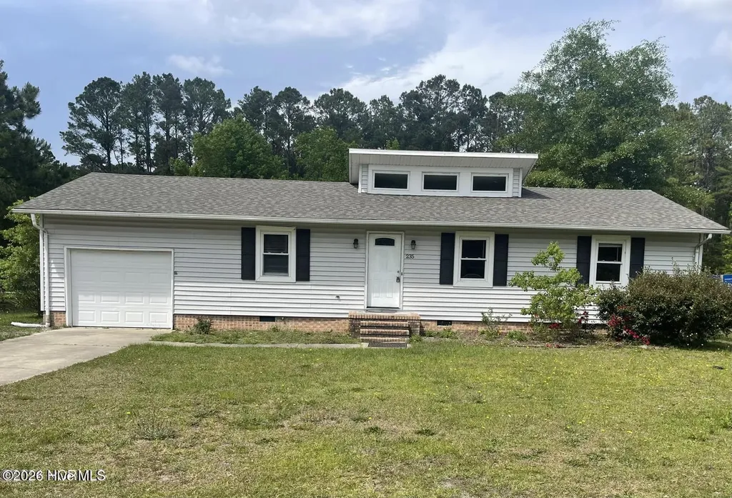 235 Sand Ridge Road Hubert NC 28539