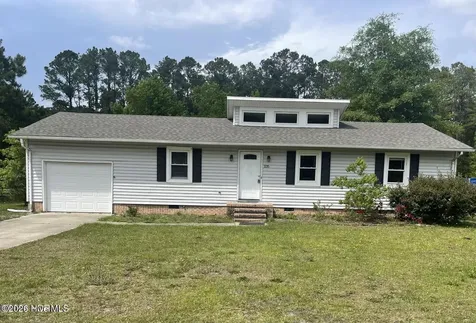 235 Sand Ridge Road Hubert NC 28539