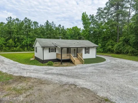 206 Village Drive Beaufort NC 28516