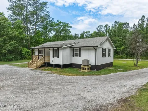 206 Village Drive Beaufort NC 28516