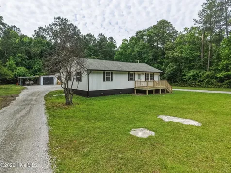 206 Village Drive Beaufort NC 28516