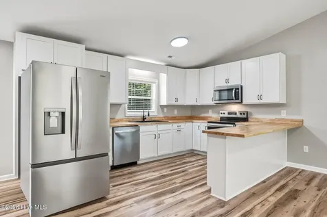 206 Village Drive Beaufort NC 28516
