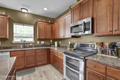 201 Wedgefield Circle Maple Hill NC 28454