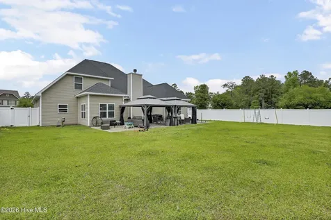 201 Wedgefield Circle Maple Hill NC 28454