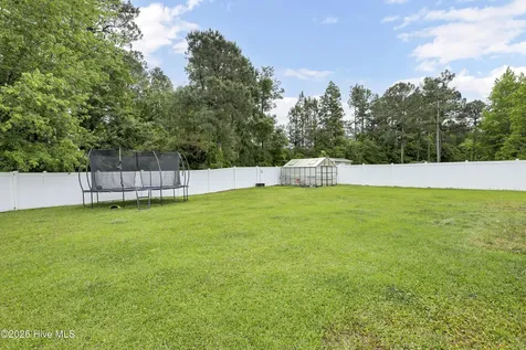 201 Wedgefield Circle Maple Hill NC 28454