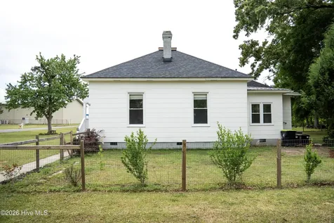902 Jenkins Avenue Maysville NC 28555