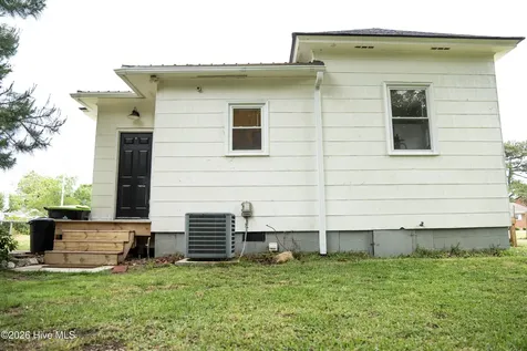 902 Jenkins Avenue Maysville NC 28555