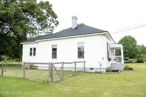 902 Jenkins Avenue Maysville NC 28555