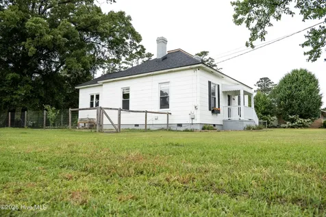 902 Jenkins Avenue Maysville NC 28555