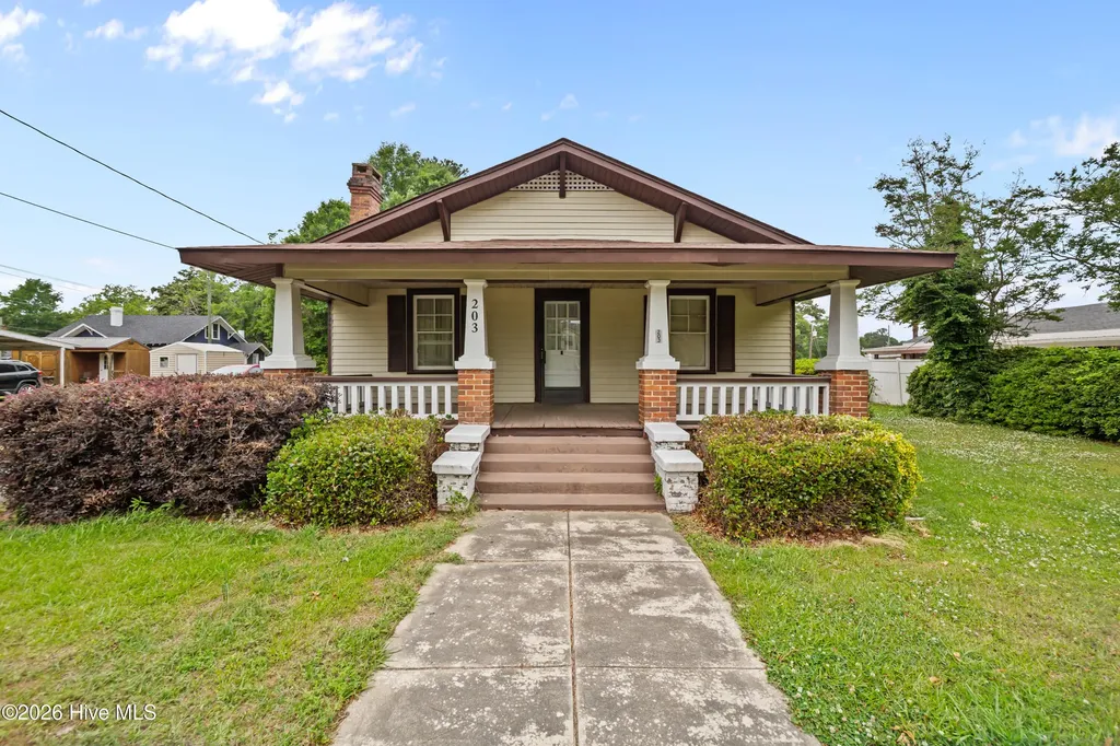 203 E Clinton Street Roseboro NC 28382