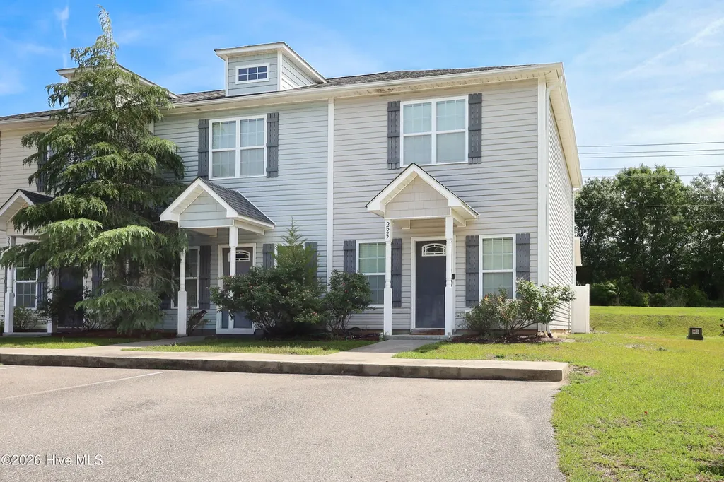 225 Toucan Way Hubert NC 28539