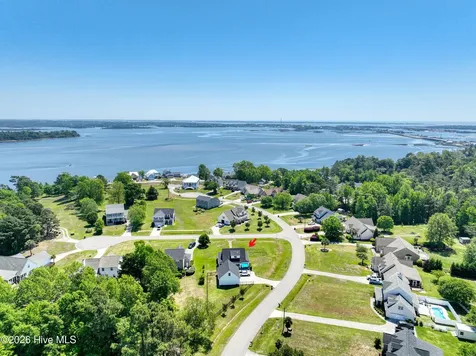 48 Pickett Way Swansboro NC 28584