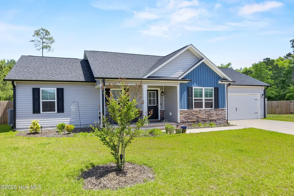 811 E Warner Court Hubert NC 28539