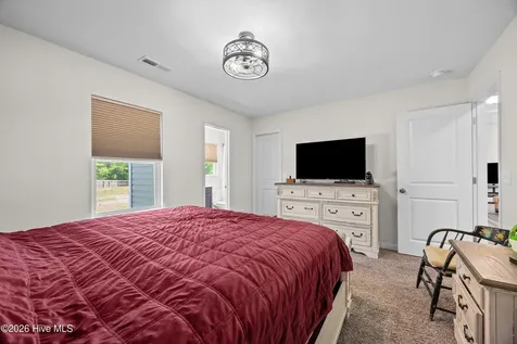 811 E Warner Court Hubert NC 28539