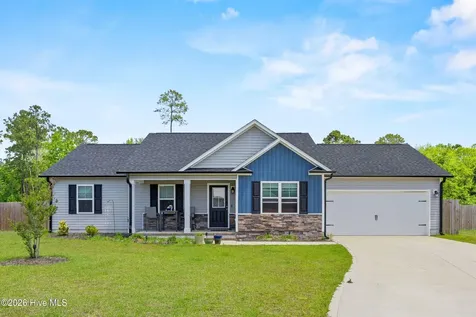 811 E Warner Court Hubert NC 28539