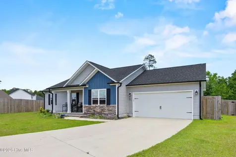 811 E Warner Court Hubert NC 28539