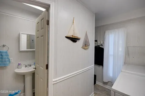 1963 Bayview Road Bath NC 27808