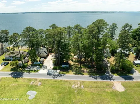 1963 Bayview Road Bath NC 27808