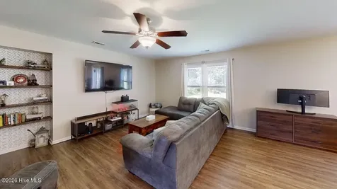 211 Buckeye Court N Jacksonville NC 28540