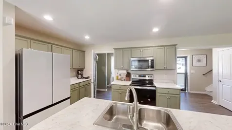 211 Buckeye Court N Jacksonville NC 28540