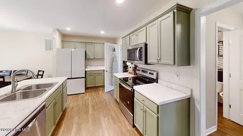 211 Buckeye Court N Jacksonville NC 28540