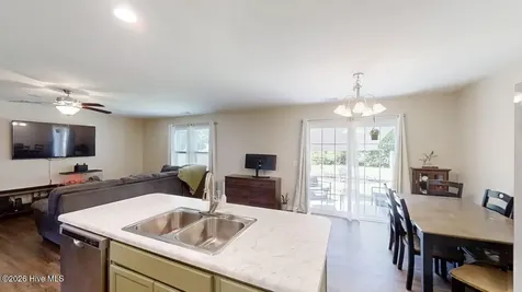 211 Buckeye Court N Jacksonville NC 28540