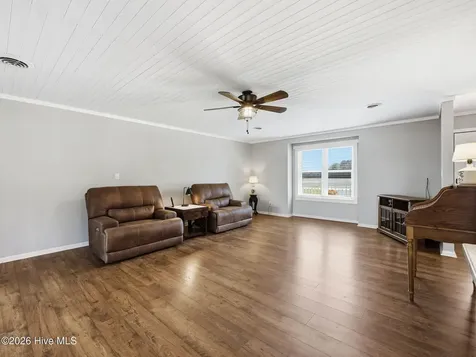 534 Waters Road Jacksonville NC 28546