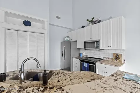 112 Oakleaf Drive Pine Knoll Shores NC 28512