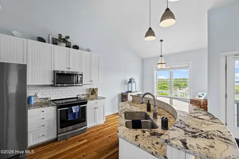 112 Oakleaf Drive Pine Knoll Shores NC 28512